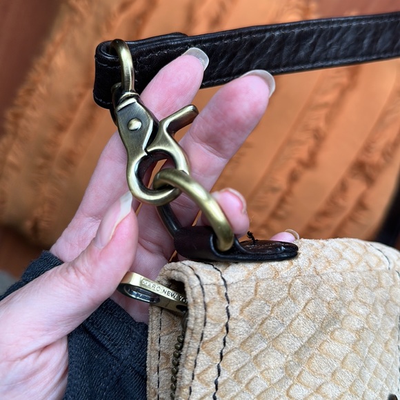 Marc New York - Andrew Marc light-tan leather crossbody purse - Picture 6 of 11